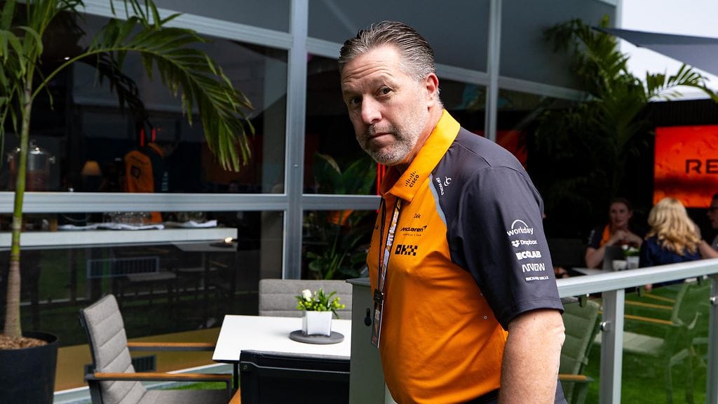 McLarenin toimitusjohtaja Zak Brown kuittaili Red Bullin esittämille väitteille Miamin GP:n yhteydessä.