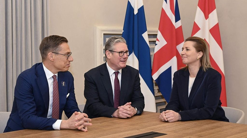 Stubb, Britannian Starmer ja Tanskan Frederiksen Tallinnassa joulukuussa 2024.