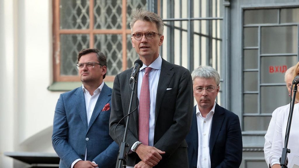 Thyberg kuvattuna Kiovassa vuonna 2021 ollessaan Ruotsin Ukrainan suurlähettiläs.