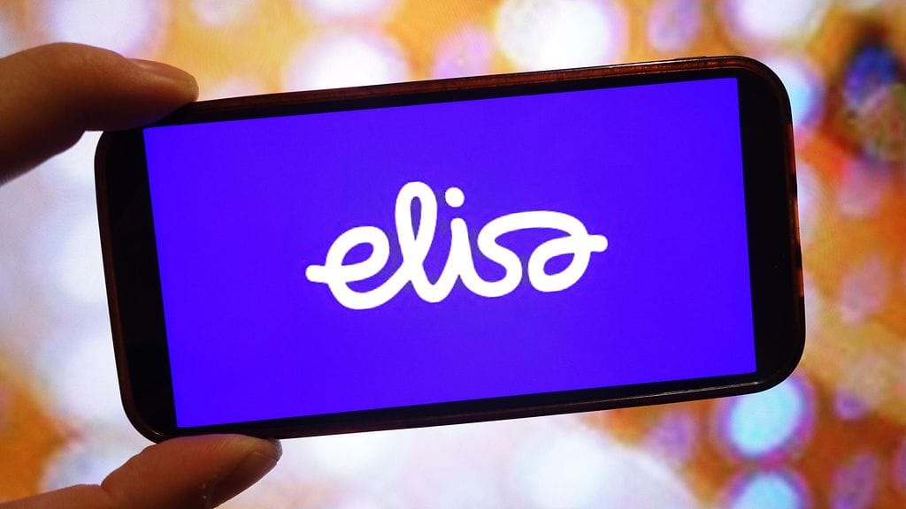 Huijarit yrittävät kalastella pankkitietoja Elisan nimissä.