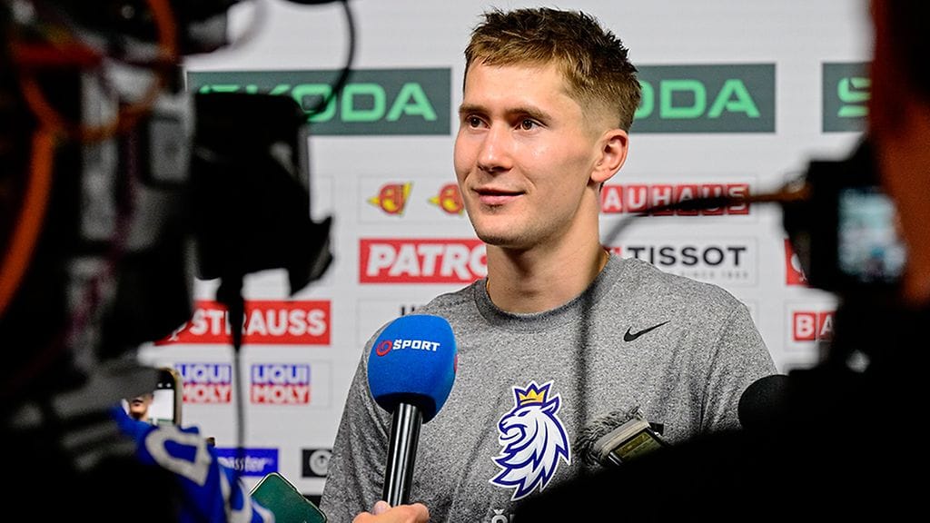 Martin Necas saapui ajoissa paikalle Herningiin, mutta hänen varusteensa eivät ole vielä Tanskassa.