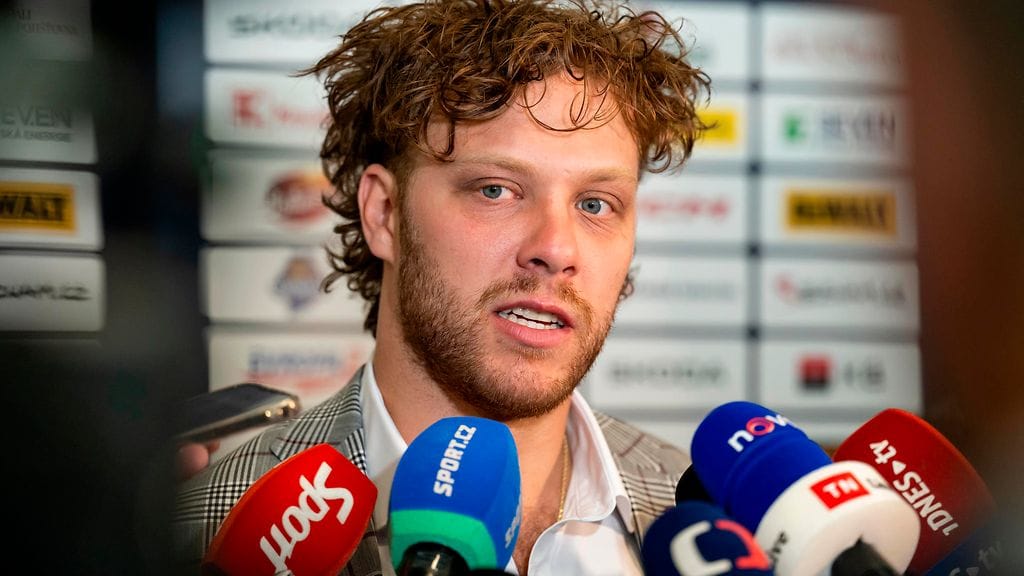 David Pastrnak epäonnistui rangaistuslaukauksessa Sveitsiä vastaan.