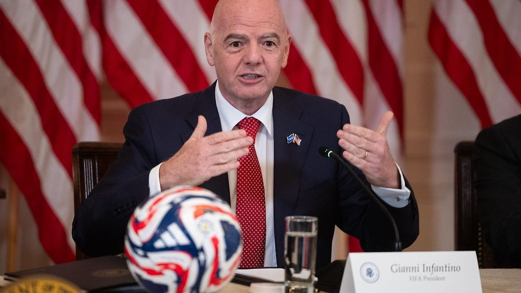 Gianni Infantino istuu FIfan johdossa.
