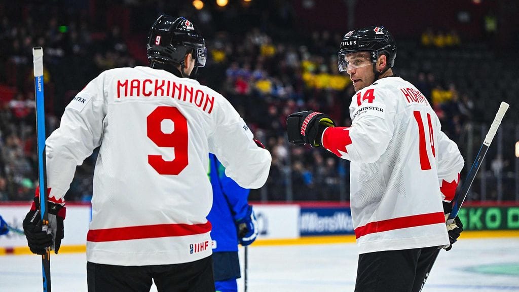 Kanadan Nathan MacKinnon ja Bo Horvat ovat tehneet kovaa jälkeä MM-avauksessa.