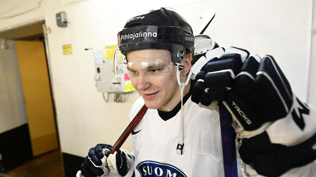 Lenni Hämeenaho ei uhrannut teriään vaan saapui ja lähti harjoituksista suihkusandaalit jaloissa.