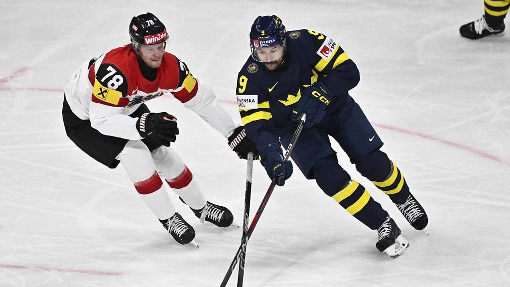 Filip Forsberg (tummansinisessä).