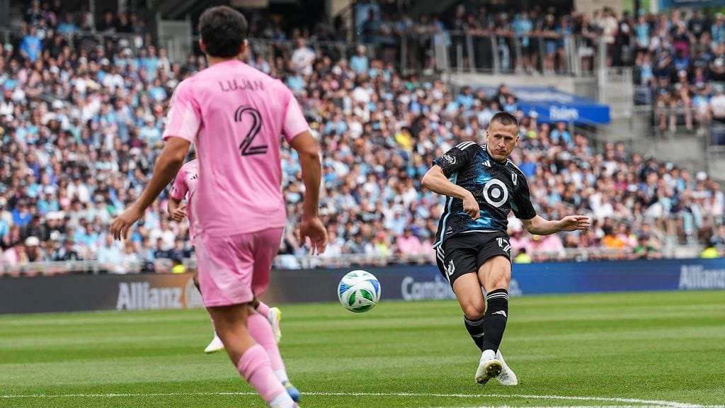 Robin Lodin kierteinen laukaus upposi Inter Miamin verkkoon.