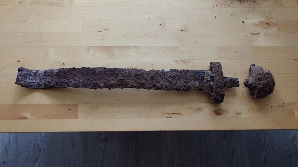 Loren Lemcke löysi Sauvosta miekan, joka on peräisin 800-900-luvulta.