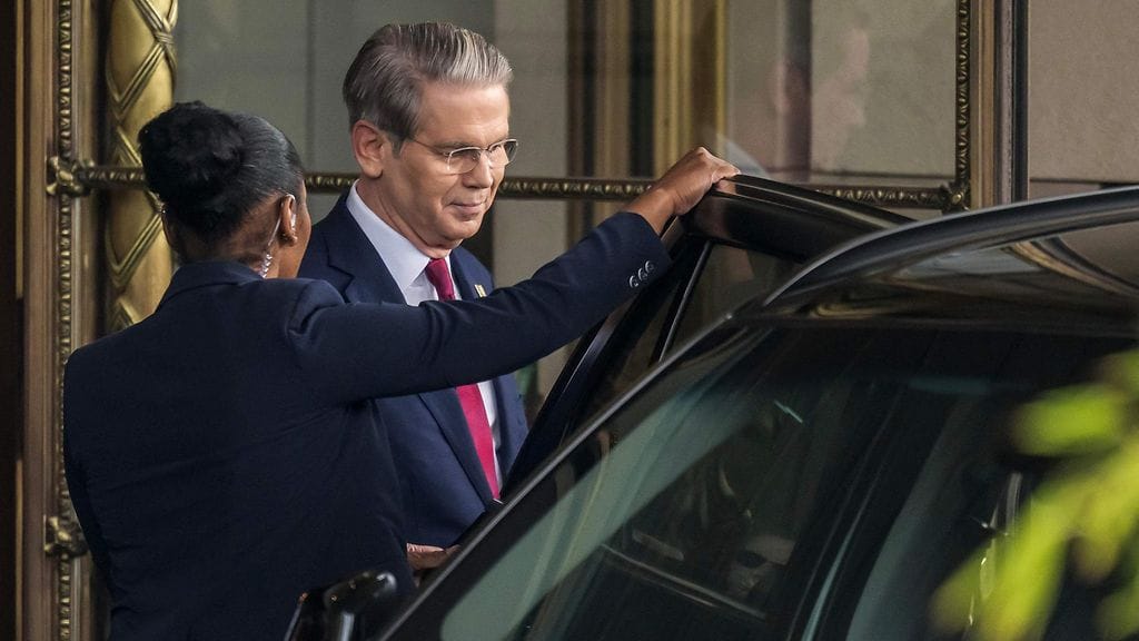 Yhdysvaltain valtiovarainministeri Scott Bessent lähti hotellista tapaamaan Kiinan virkamiehiä Genevessä lauantaina.