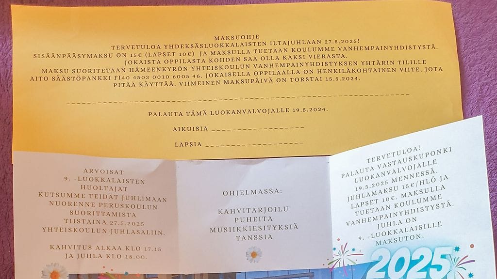 Äiti pahoitti mielensä maksullisista koulun päättäjäisjuhlista Hämeenkyrössä. Kuvassa juhlakutsu.