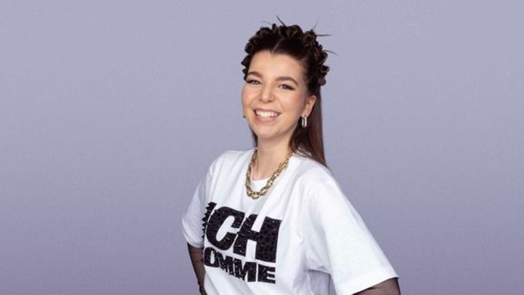 Jasmin Beloued antaa Suomen raatipisteet Euroviisuissa