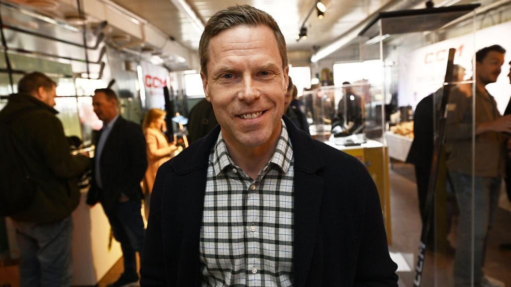 Saku Koivu MM95-kultaleijonien tapaamisessa Tukholmassa maanantaina.