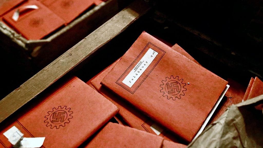 LK 12.5.2025 Argentiinan korkeimman oikeuden 11. toukokuuta 2025 julkaisema käsiohjelma, jossa näkyy natsidokumentteja. Ne on löydetty Buenos Airesissa sijaitsevan oikeuspalatsin kellarissa säilytetyistä laatikoista.