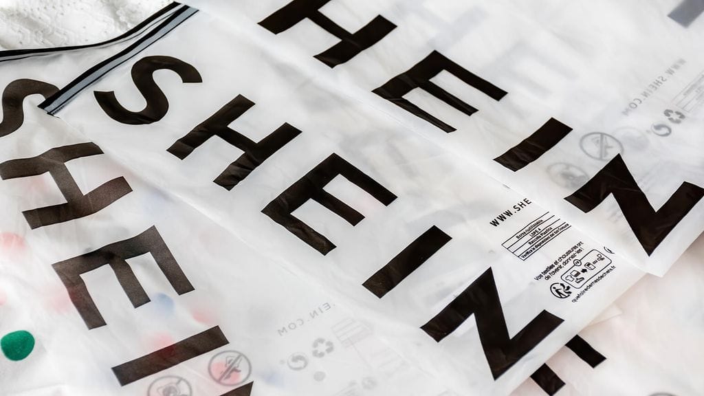 BEUC:n julkaisemassa tiedotteessa kerrotaan, että yhtiötä syytetään harhaanjohtavien tekniikoiden, eli pimeiden käytäntöjen, käytöstä.