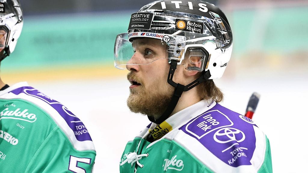 Emil Kuusla, 20, siirtyy ensi kaudeksi SaiPan riveihin.