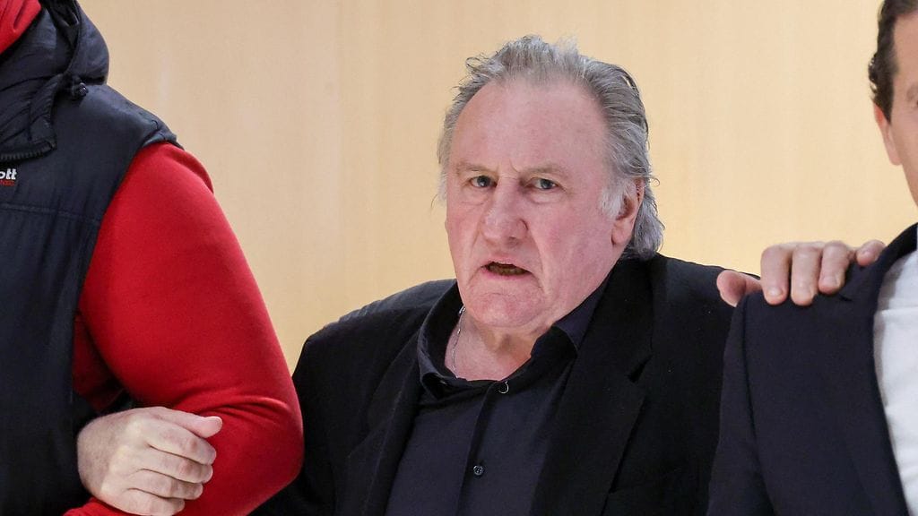 Kaksi naista haastoi ranskalaisnäyttelijä Gerard Depardieun oikeuteen vuoden 2021 elokuvatuotannon tapahtumista johtuen.