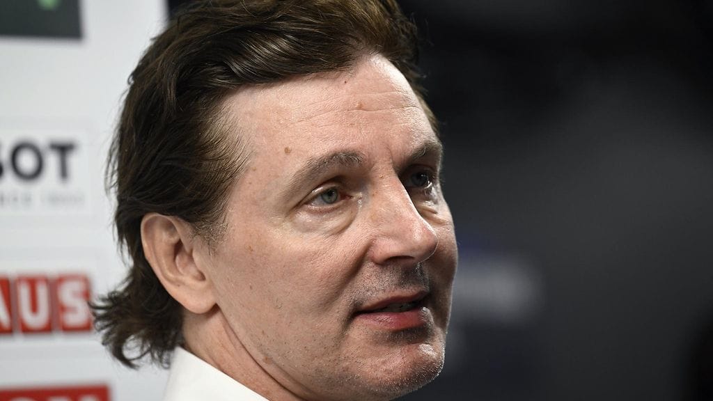 Tero Lehterä tarttuu Naisleijonien ohjaksiin.