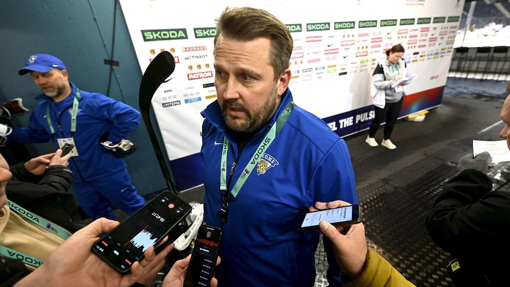 Leijonien päävalmentaja Antti Pennanen.