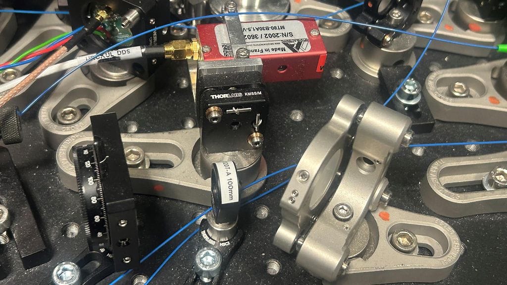 optinen atomikello, VTT, yksityiskohta