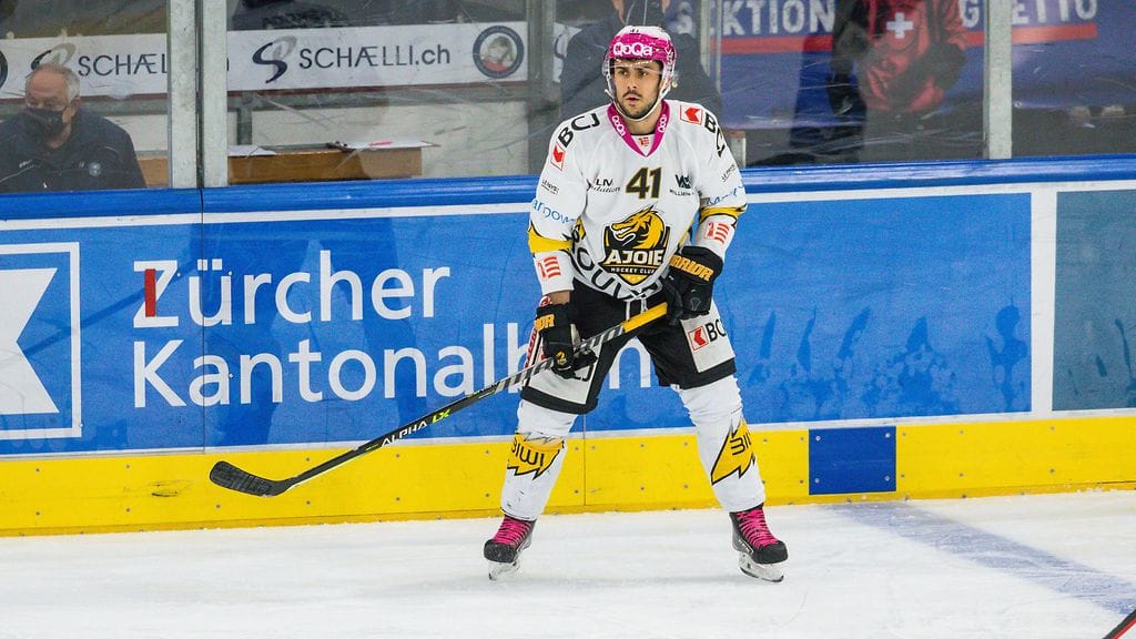 Maxime Fortier kiekkoili kauden 2021–2022 Sveitsin pääsarjassa HC Ajoien joukkueessa. 29 ottelussa kanadalainen iski 11 maalia ja poimi kaksi syöttöpistettä.