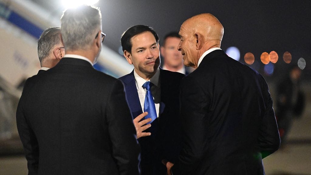 Yhdysvaltain ulkoministeri Marco Rubio (kesk.) saapui keskiviikkona Turkin Antalyaan, mistä hän suuntasi myöhemmin Istanbuliin rauhantunnusteluihin Ukrainan ja Venäjän edustajien kanssa.