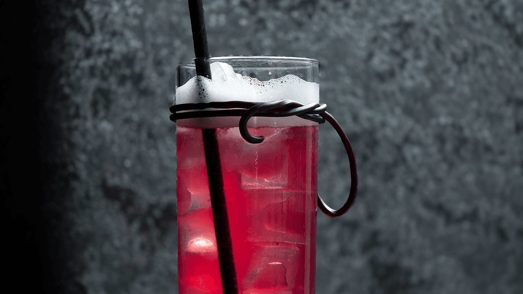 Erika Vikmanin inspiroima drinkki on näyttävän punainen.