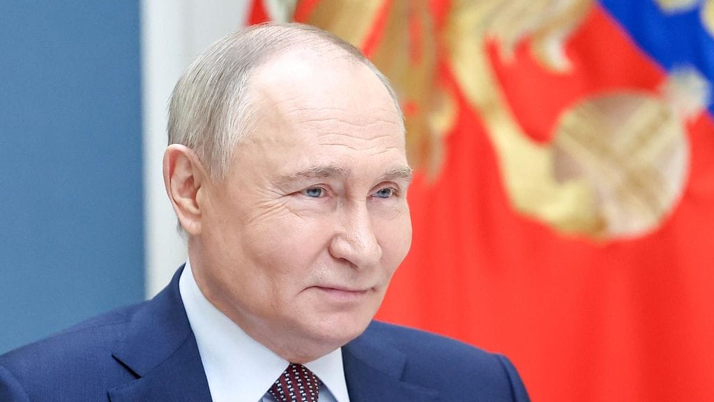 Venäjän presidentti Vladimir Putin palkittiin tavalla, jonka voi kuvailla Venäjän vaatimusten tapaan olevan "todellisuudesta irrallaan".