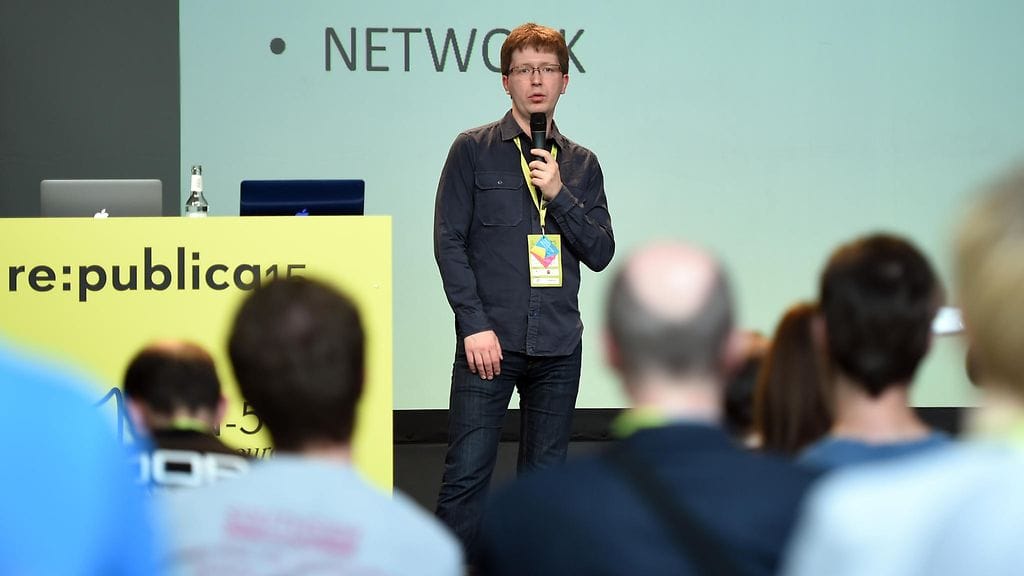 Venäläinen toimittaja Andrei Soldatov internetkonferenssissa Berliinissä Saksassa 06. toukokuuta 2015.