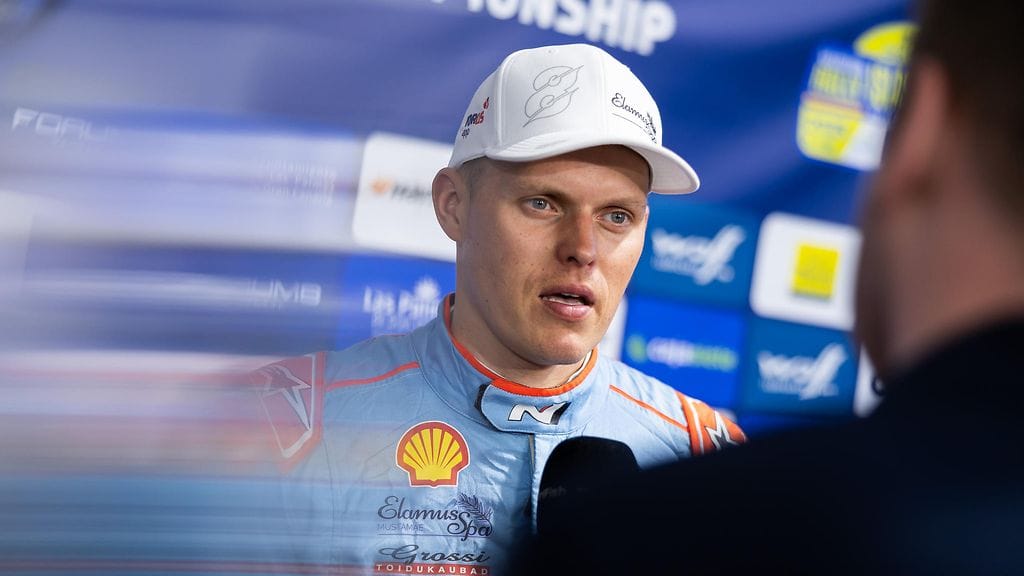 Ott Tänak antoi palautetta rallin järjestäjille.