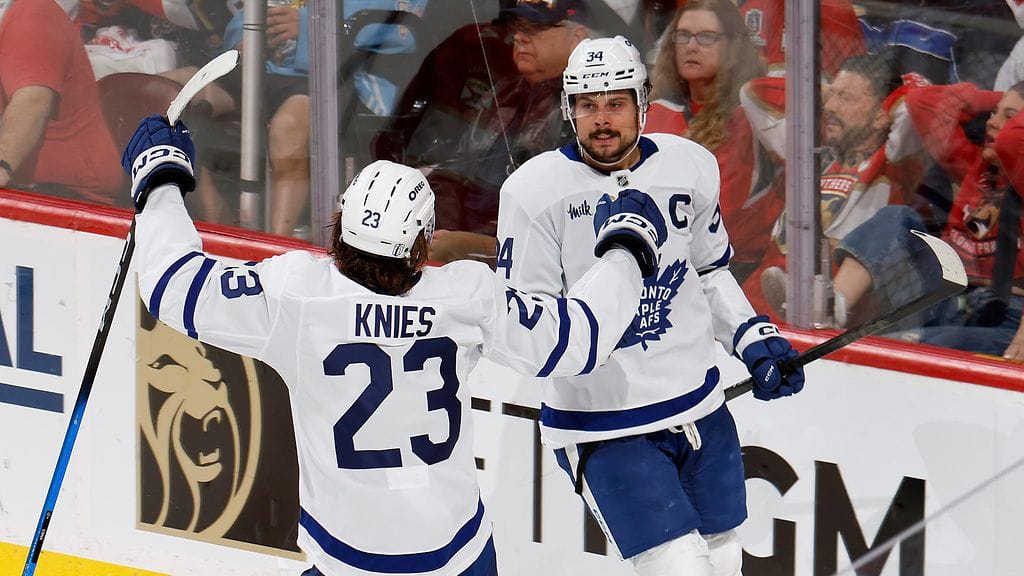 Matthew Knies ja Auston Matthews kokivat kovia yön NHL-pudotuspeliottelussa.