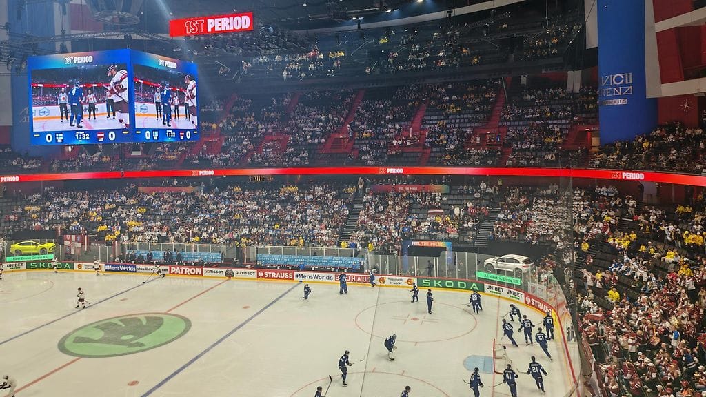 Tukholman Globenin areenalla riitti yleisöä, kun Suomen ja Latvian ottelu lähti liikkeelle.