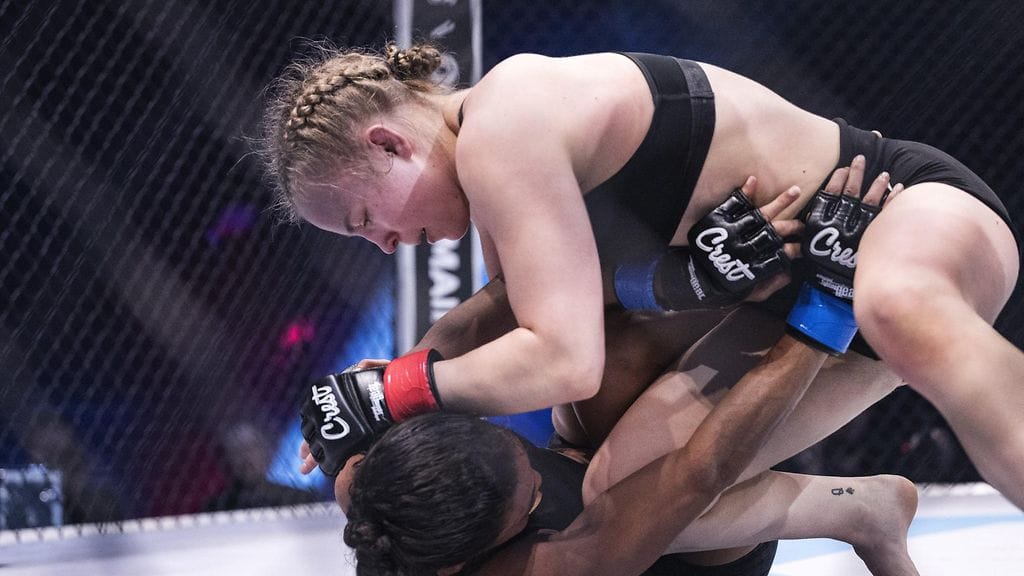 Sani Brännfors voitti Liane Souzan teknisellä tyrmäyksellä Helsingissä.