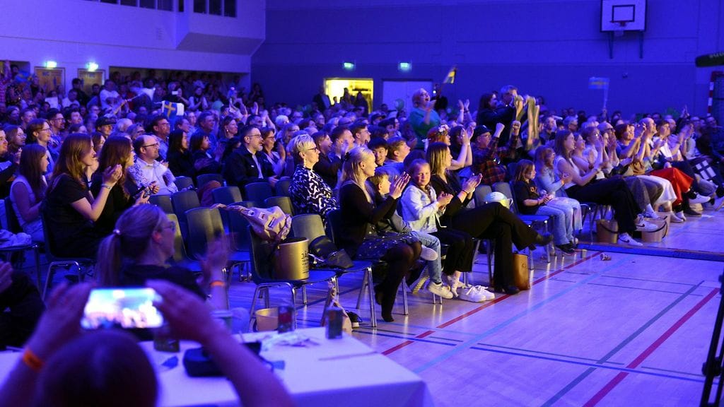 Vöyriläiset jännittivät Euroviisujen finaalin pisteidenlaskua sunnuntaina aamuyöllä. KAJ'n odotettua heikompi tulos oli pettymys useille, mutta toisaalta yhtyeen koetaan yhdistäneen ihmisiä.