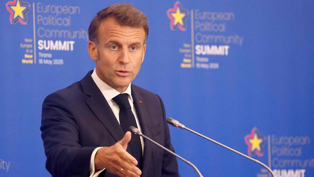 Kuvituskuva. Ranskan presidentti Emmanuel Macron vaatii Putinia suostumaan aselepoon.