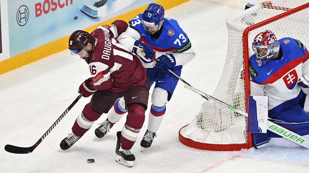 Slovakia koki järkytyksen, kun Latvia pudotti sen MM-kisojen puolivälieristä 5-1-voitolla.