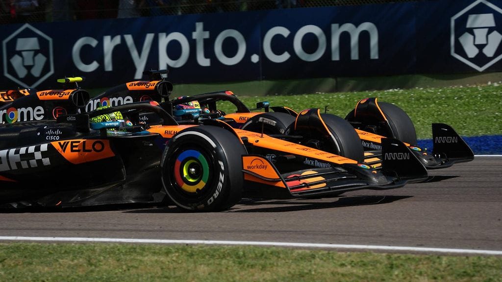 Oscar Piastrin annettiin puolustautua McLarenin tallikaveriaan Lando Norrisia vastaan Imolan F1-kisassa.