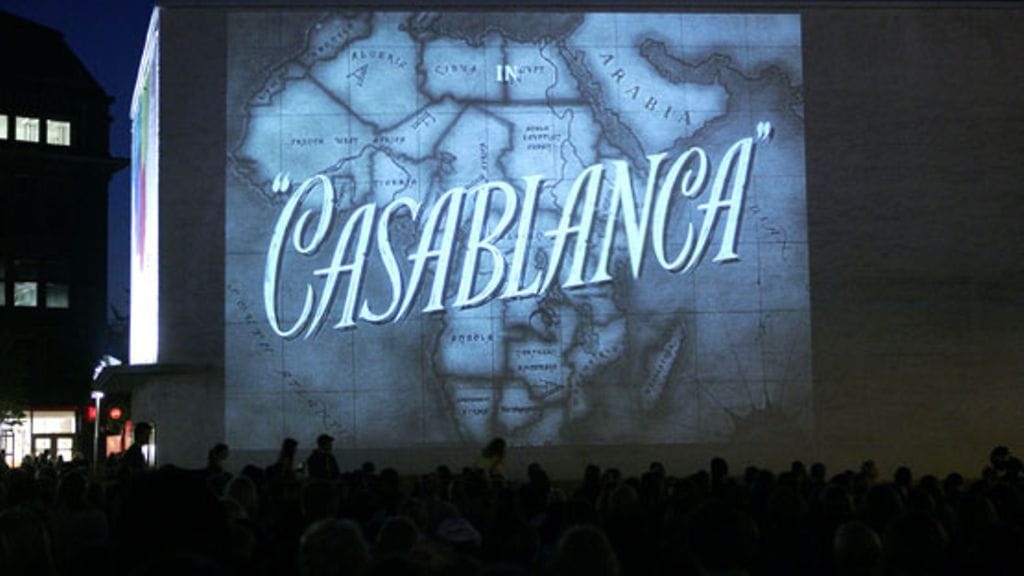 Casablancaa esitettiin Lasipalatsin aukiolla Taiteiden yönä vuonna 2007.