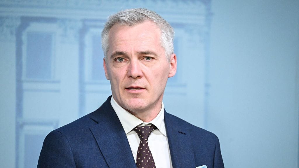 Adlercreutz puolusti hallituksen keväällä tekemiä päätöksiä tuloverojen keventämisestä.