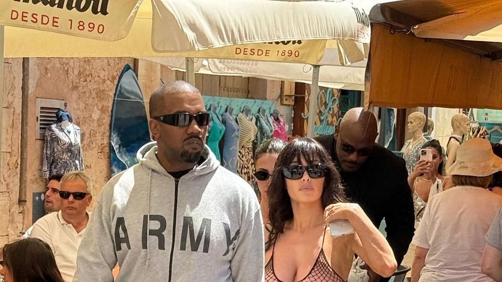 Kanye West ja Bianca Censori käänsivät päitä Mallorcan kaduilla. Paikalliset suuttuivat Censorin nakutopista.