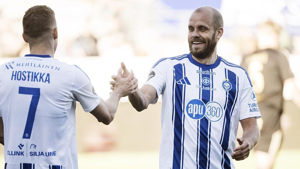 Teemu Pukki (oik.) teki yhden maalin ja syötti kaksi. Santeri Hostikka iski HJK:n ensimmäisen osuman.