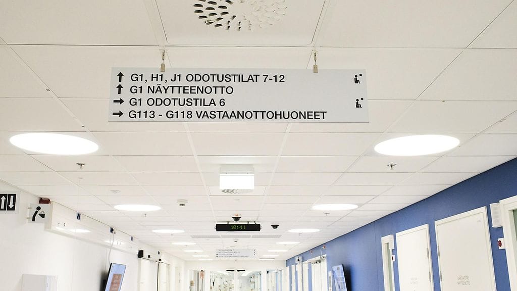 Opasteita Sairaala Novassa Jyväskylässä joulukuussa 2020. Kuvituskuva.