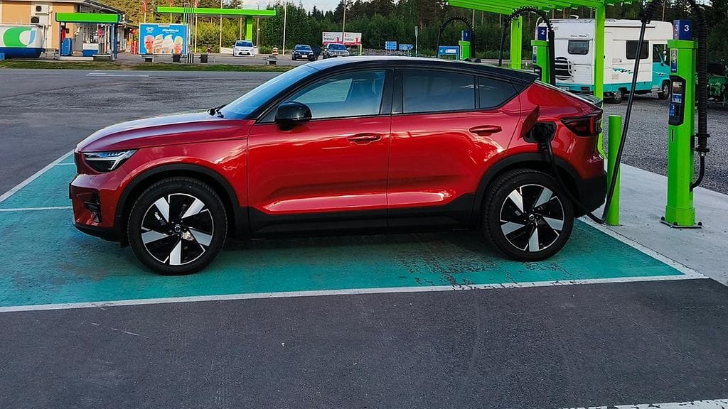 DC-latausta (pika- tai suurteholataus) kannattaa käyttää vain silloin, kun sille oikeasti on tarvetta, eli kun akun varaustilaa pitää nostaa nopeasti.