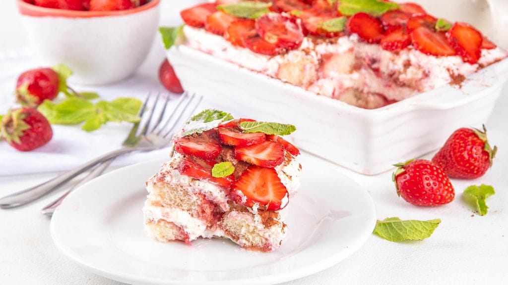 Mansikkatiramisun valmistaminen on todella helppoa.