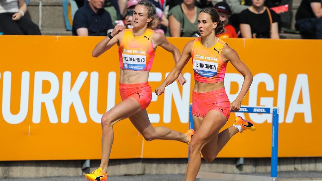 Viivi Lehikoinen juoksi viime vuonna Paavo Nurmi gamesissa 400 metrin aitamatkalla.