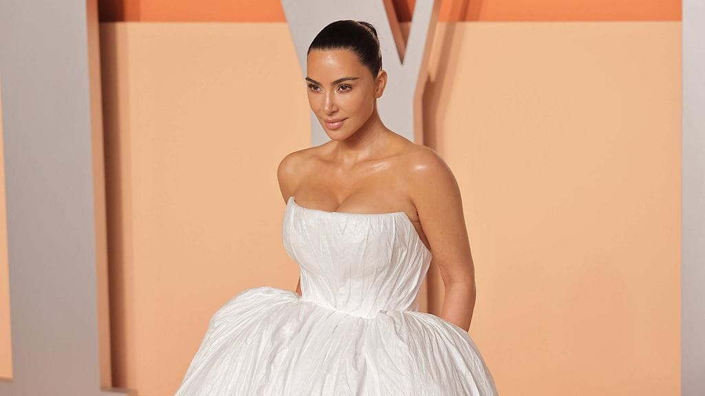 Kim Kardashian on saanut lakiopintonsa päätökseen kuuden vuoden jälkeen.