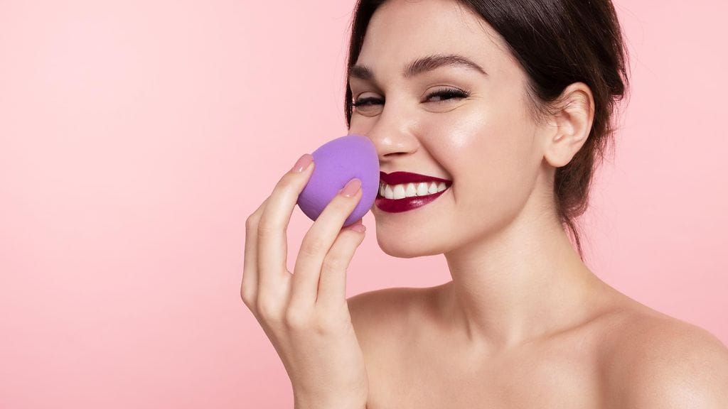 Aamulla ihonhoidolle ja meikkaamiselle kannattaa antaa hiukan enemmän aikaa.