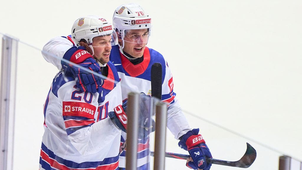 Brady Skjei (kuvassa oikealla) ja USA:n joukkue kaatoivat Leijonat torstain puolivälieräottelussa.