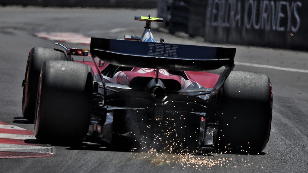 Lewis Hamilton ajoi Monacon GP:n harjoitusten viidenneksi nopeimman ajan, mutta lopun ulosajo toi mustia pilviä aika-ajon ylle.