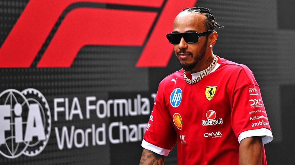 Lewis Hamilton sai rangaistuksen Ferrarin sekoilun takia.