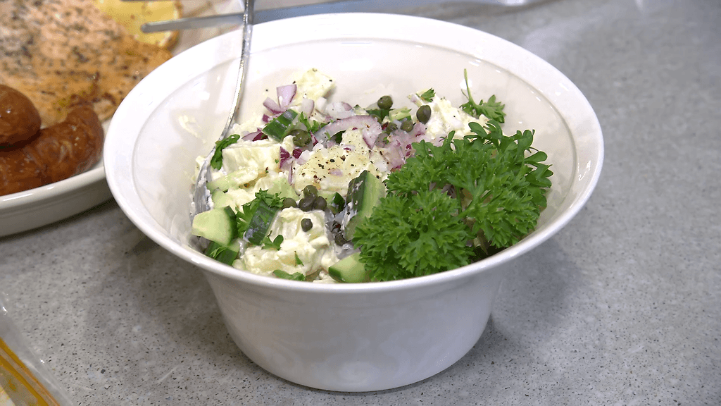 Kevyt ja helppo perunasalaatti.